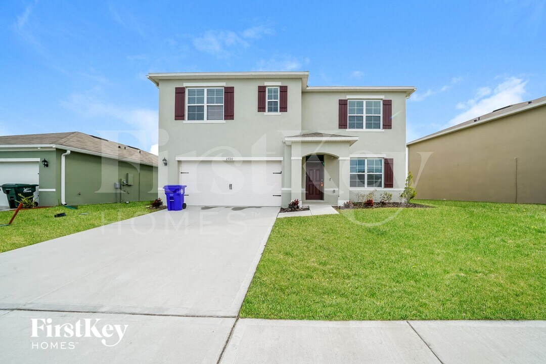 2720 Grandbury Grove Rd in Lakeland, FL - Building Photo