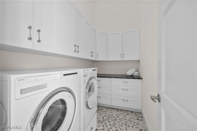 590 Carica Rd in Naples, FL - Building Photo - Building Photo