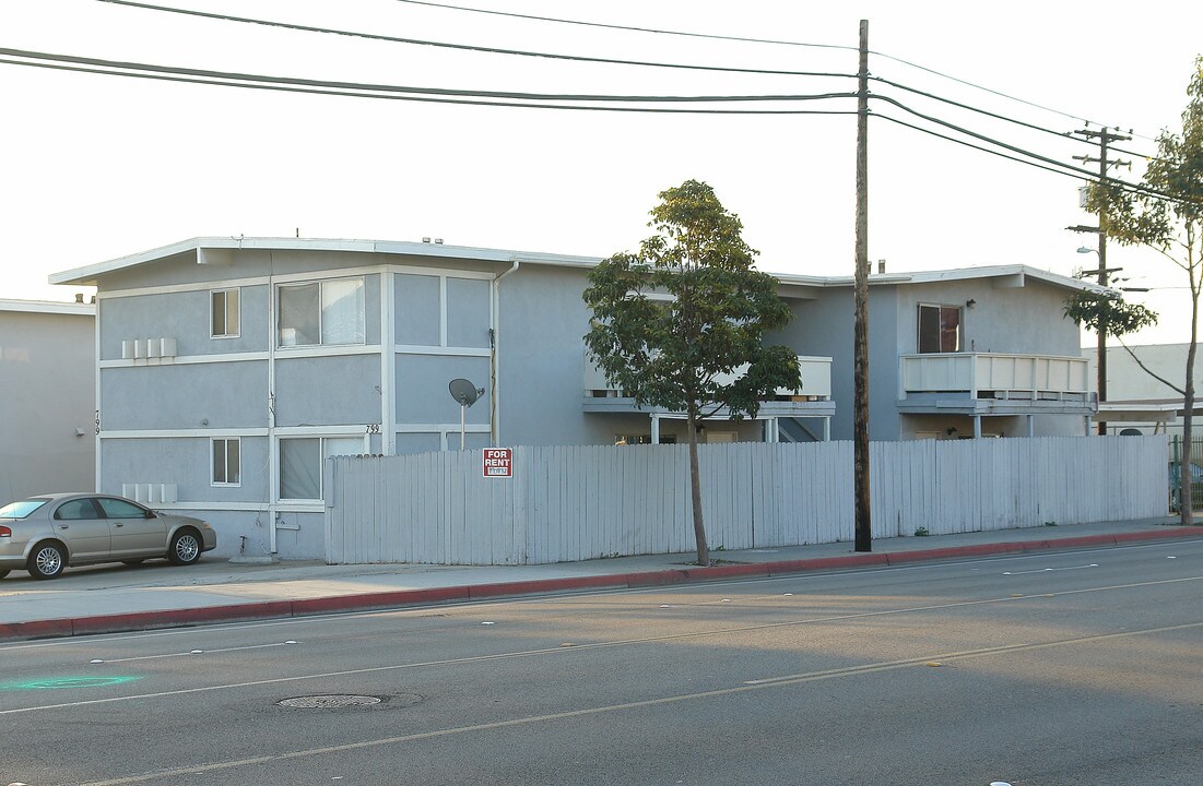 799 Shalimar Dr in Costa Mesa, CA - Building Photo