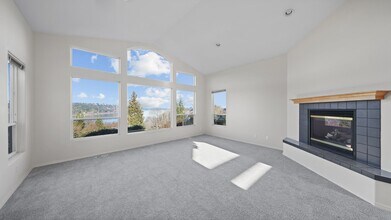 461 E Hazelwood Dr in Oak Harbor, WA - Building Photo - Building Photo