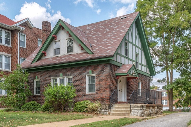 6415 Cates Ave in University City, MO - Building Photo - Building Photo