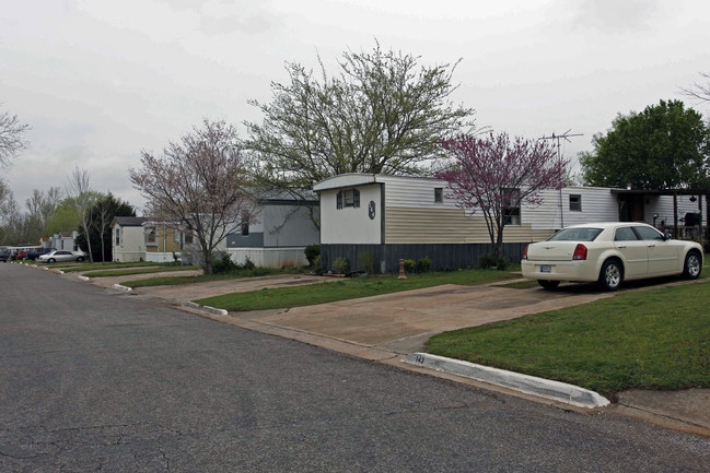 Neumayer Mobile Home Park in Yukon, OK - Building Photo - Building Photo