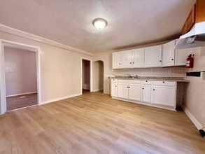 141 W Elmer St in Vineland, NJ - Building Photo - Building Photo