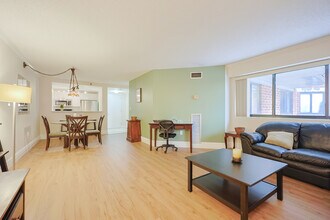 15 North Beacon St, Unit 212 in Boston, MA - Building Photo - Building Photo