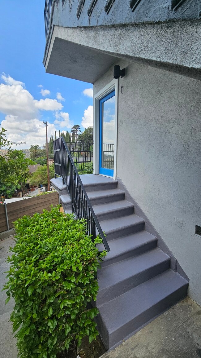 3422 Glenalbyn Dr, Unit 1 in Los Angeles, CA - Building Photo - Building Photo