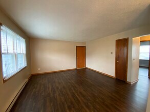 4733 14th Ave NW, Unit 4 in Rochester, MN - Building Photo - Building Photo