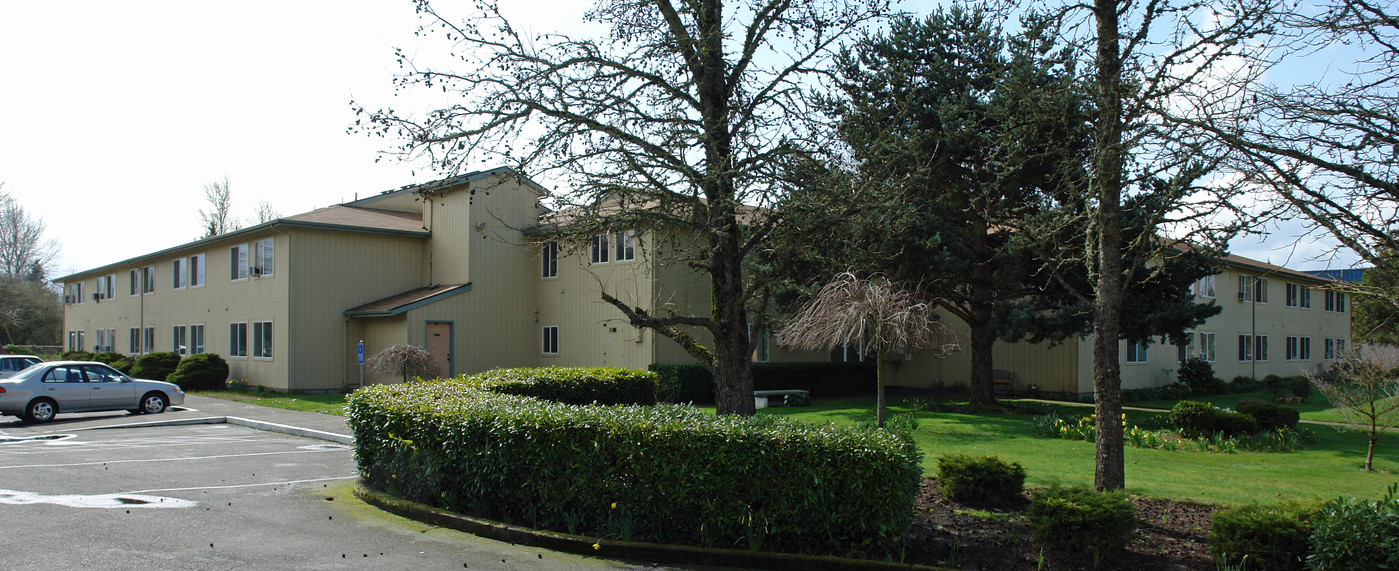 Millwood Manor in Albany, OR - Building Photo