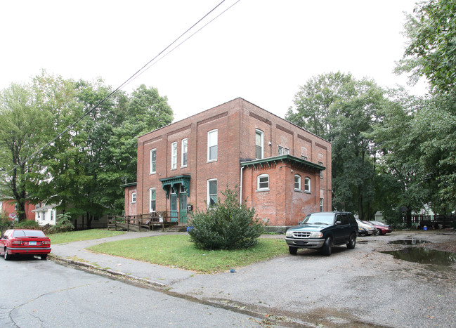 60 Pearl St in Norwich, CT - Foto de edificio - Building Photo