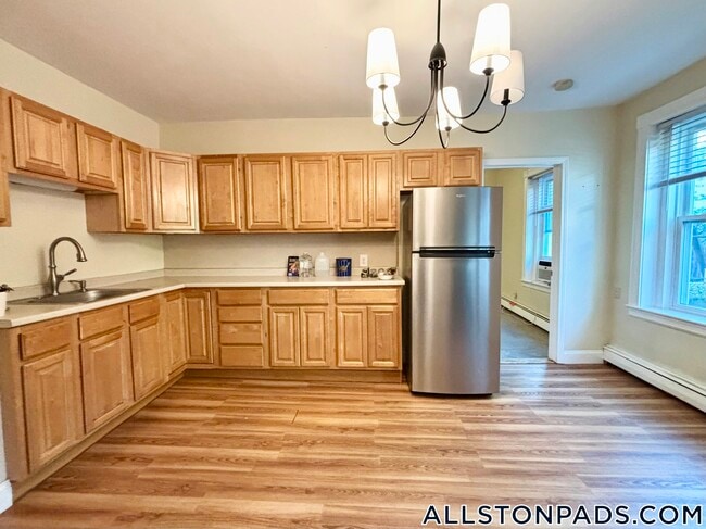 property at 18 Holmes St