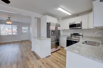 1235 Jensen St in West Columbia, SC - Building Photo - Building Photo
