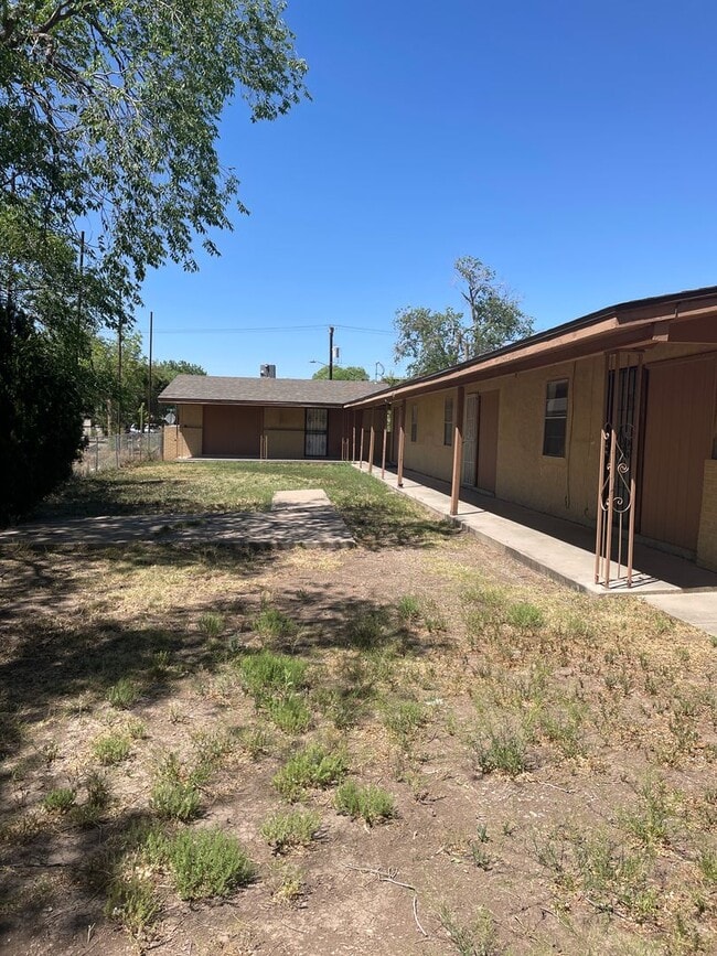 703 E 3rd St in Roswell, NM - Building Photo - Building Photo