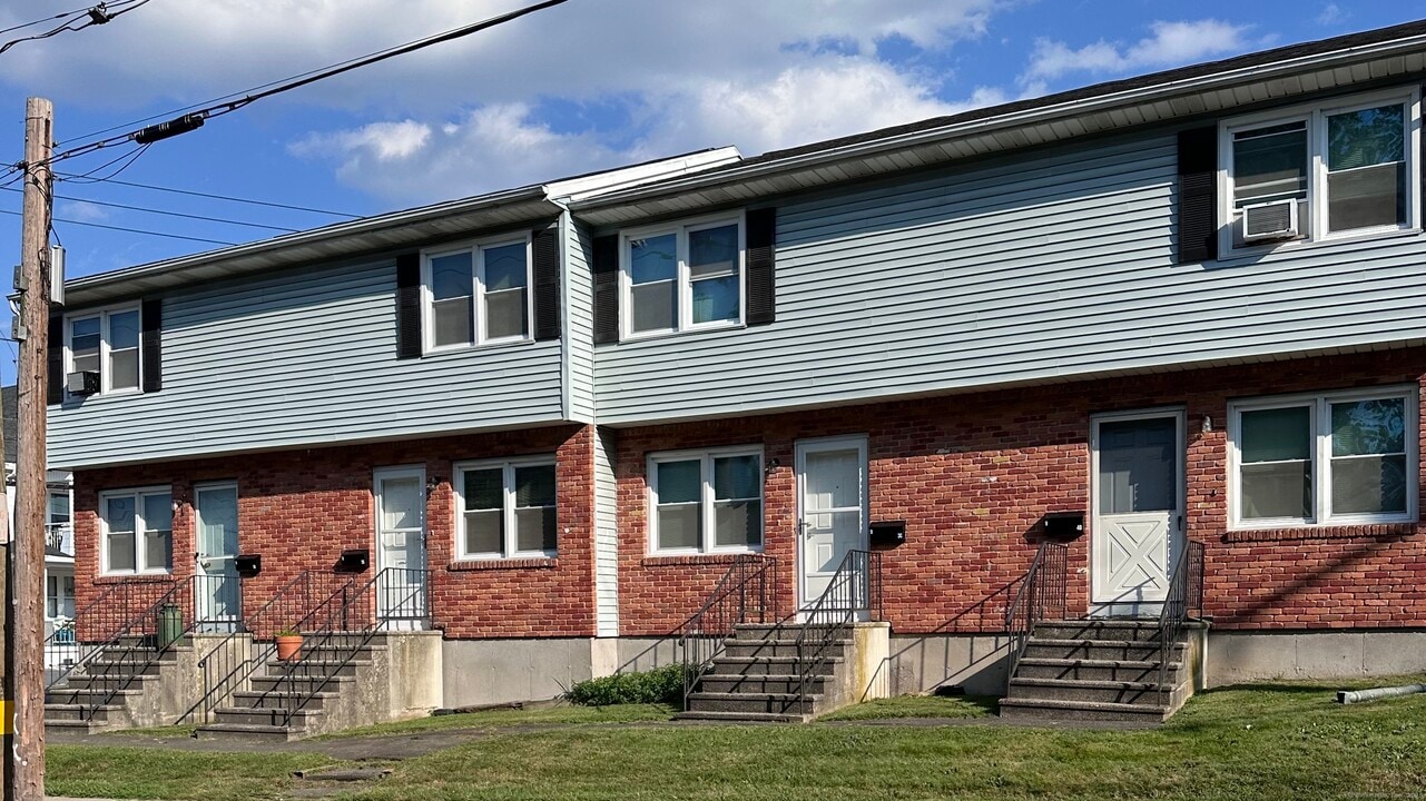 9 America St in Waterbury, CT - Building Photo