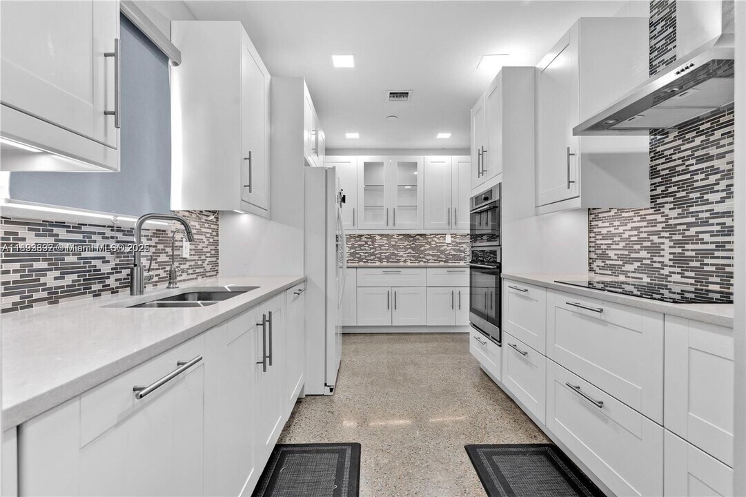 174 211 1, in North Miami Beach, FL - Building Photo