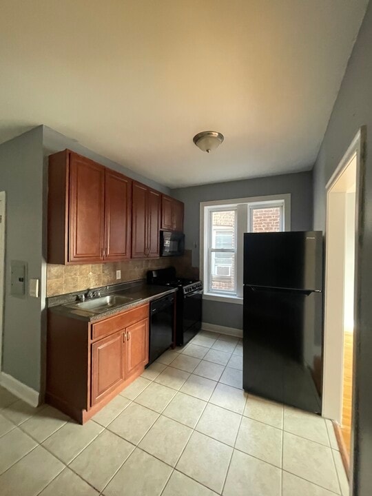 176 Broadway, Unit 8 in Bayonne, NJ - Building Photo