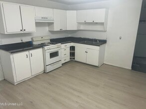 2534 Cypress Ave, Unit 103 in Gulfport, MS - Building Photo - Building Photo