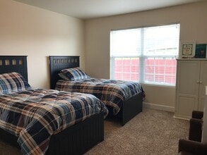 1009 Lowline Spur Rd in Belgrade, MT - Foto de edificio - Building Photo