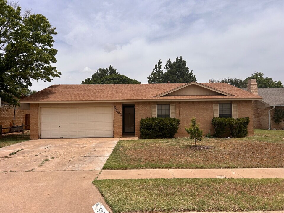 5242 95th St in Lubbock, TX - Building Photo