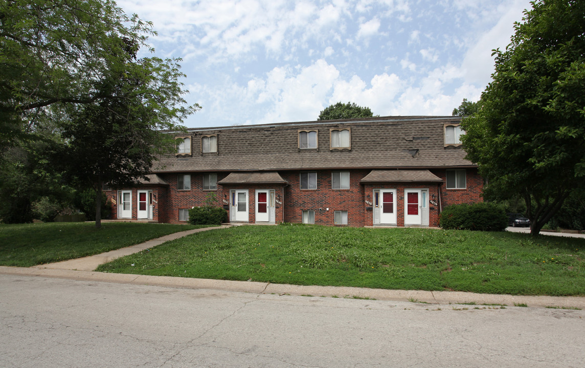 9824-9846 Locust St in Kansas City, MO - Foto de edificio