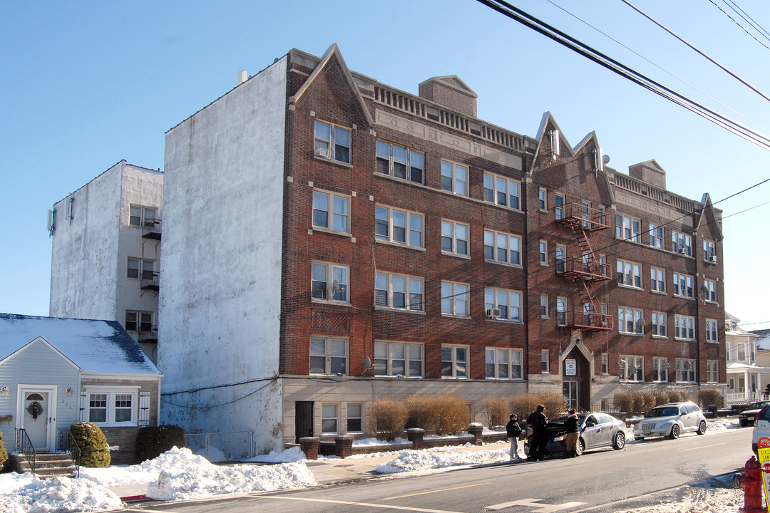 194 Davis Ave in Kearny, NJ - Building Photo