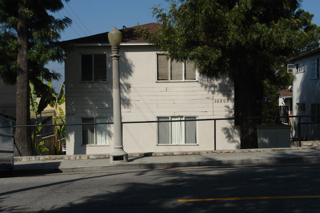 10203-10205 Commerce Ave in Tujunga, CA - Building Photo - Building Photo