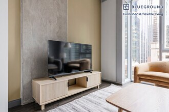 215 W Lake St in Chicago, IL - Building Photo - Building Photo