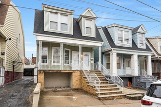 293 Armstrong Ave in Jersey City, NJ - Building Photo - Building Photo