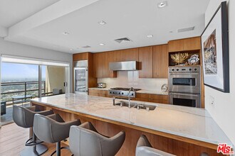 1 W Century Dr in Los Angeles, CA - Building Photo - Building Photo