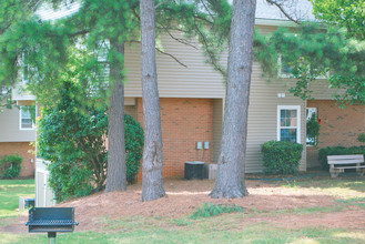 SOUTHERN PINES in Taylors, SC - Foto de edificio - Building Photo