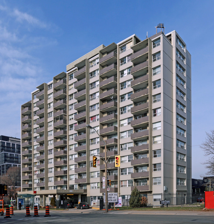 Royale Apartments in Toronto, ON - Building Photo