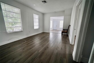 3376 NW 49th St in Miami, FL - Building Photo - Building Photo