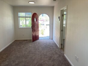 944 Sonoma Ave in Seaside, CA - Building Photo - Building Photo