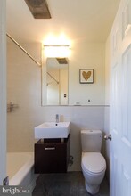 1632 W Abingdon Dr-Unit -202 in Alexandria, VA - Foto de edificio - Building Photo