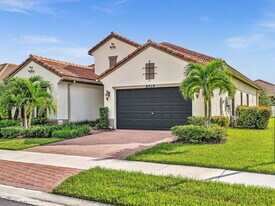 8928 Bastille Cir E in Parkland, FL - Building Photo