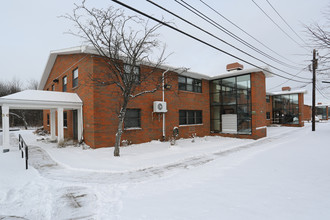 Lexington Court in Rochester, NY - Building Photo - Building Photo