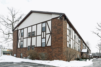 Laskey Arms in Toledo, OH - Building Photo - Building Photo