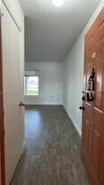 2445 NW 33rd St in Oakland Park, FL - Building Photo