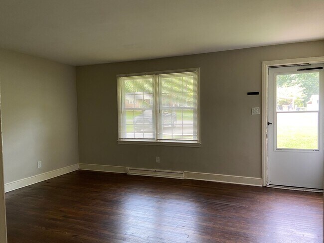 3011 Dellwood Dr in Greensboro, NC - Foto de edificio - Building Photo