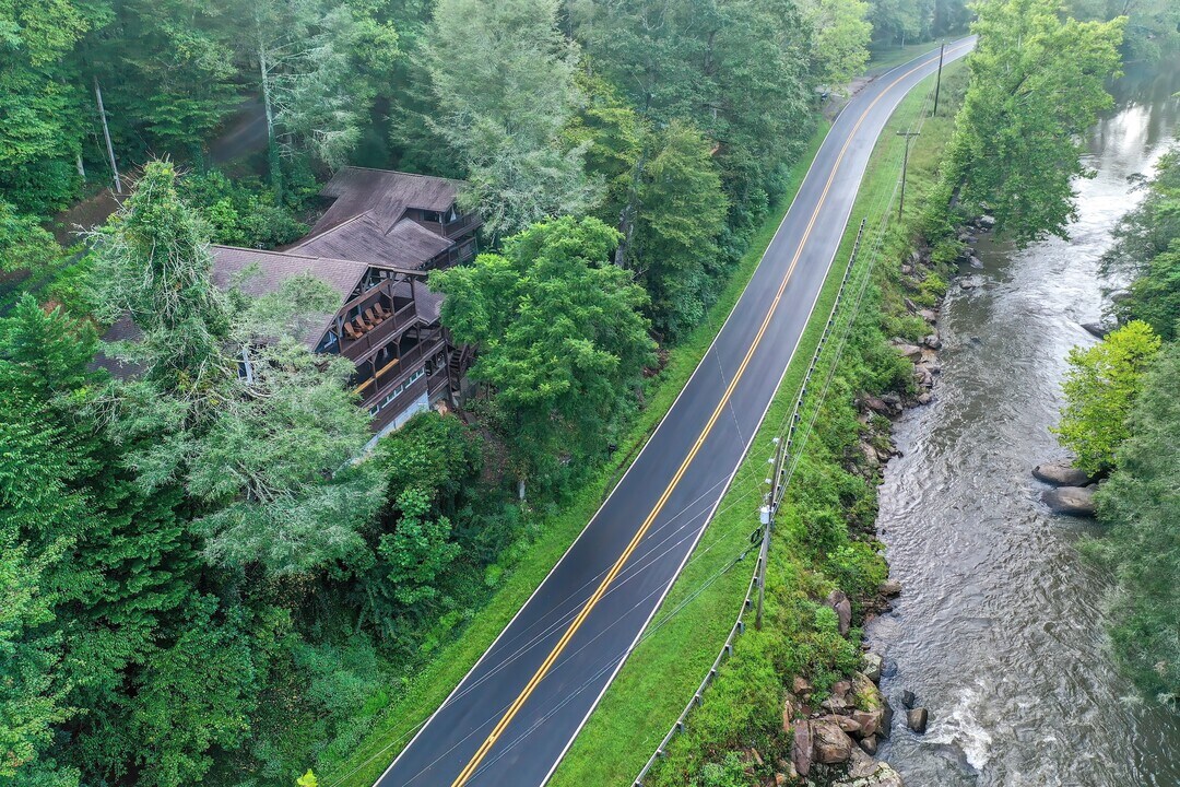 7022 Aska Rd in Blue Ridge, GA - Building Photo