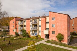 1260 Hyman Rue in Dollard-des-Ormeaux, QC - Building Photo