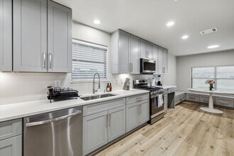 5615 Cerritos Dr, Unit SI ID1514815P in Houston, TX - Foto de edificio - Building Photo