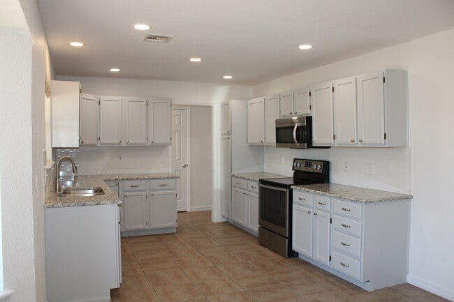 1403 W Aries Rd in Edmond, OK - Building Photo - Building Photo