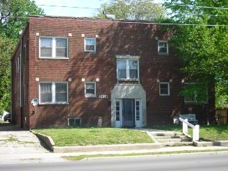 5914 E Washington St in Indianapolis, IN - Foto de edificio