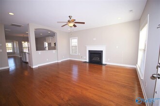 216 Skehan St SW in Huntsville, AL - Foto de edificio - Building Photo