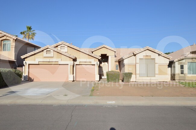 property at 727 S Peppertree Dr