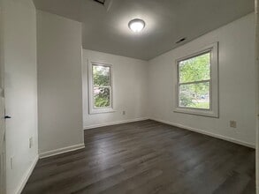 2154 W Wall St in Springfield, MO - Building Photo - Building Photo