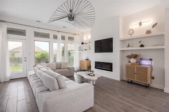 304 Glen Arbor Dr in Liberty Hill, TX - Building Photo - Building Photo