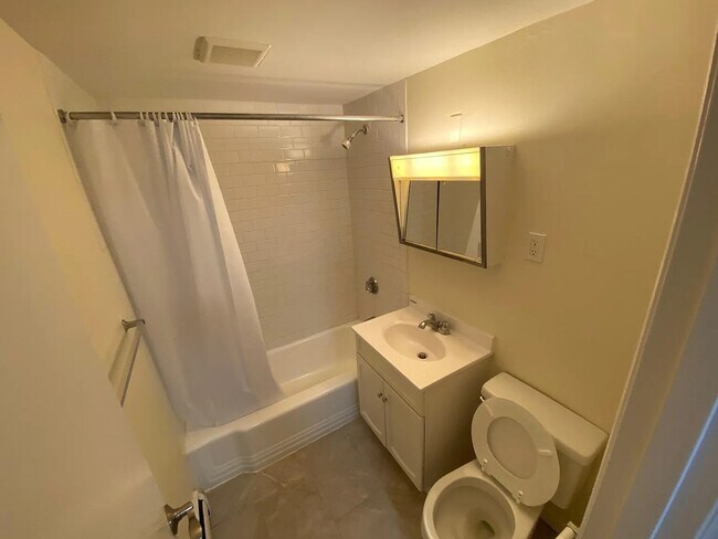 230 Babcock St, Unit 4C in Brookline, MA - Building Photo - Building Photo