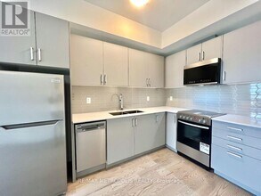 8 Marquette Ave in Toronto, ON - Building Photo - Building Photo