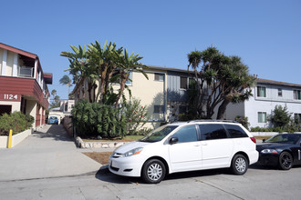 1128 S Sherbourne Dr in Los Angeles, CA - Foto de edificio - Building Photo