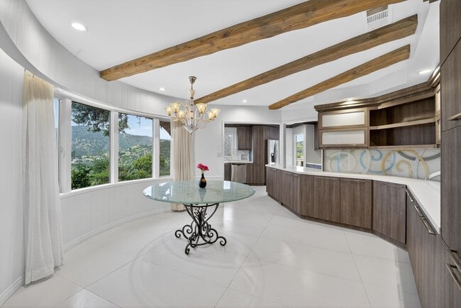 935 Linda Flora Dr in Los Angeles, CA - Building Photo - Building Photo